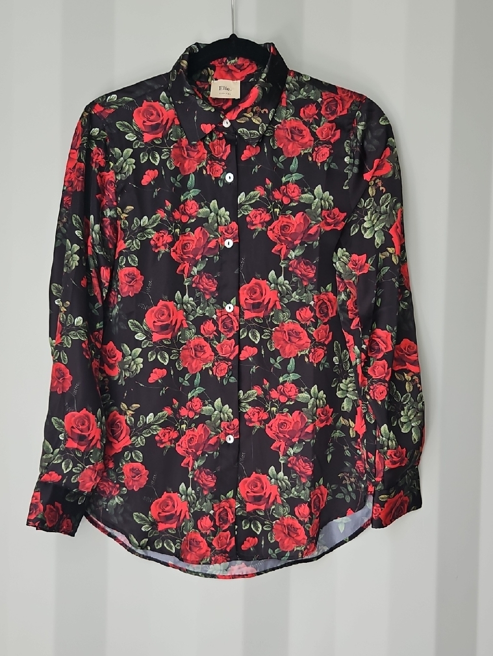 Elie Tahari Black Button-Up Shirt with Red Rose Print Size M